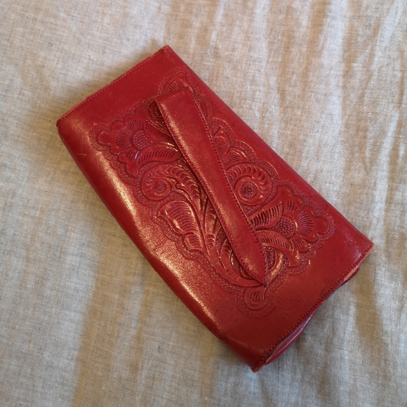Vintage red leather clutch - Picture 2 of 6